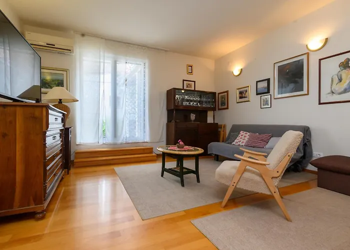 House Marjan شقة سبليت